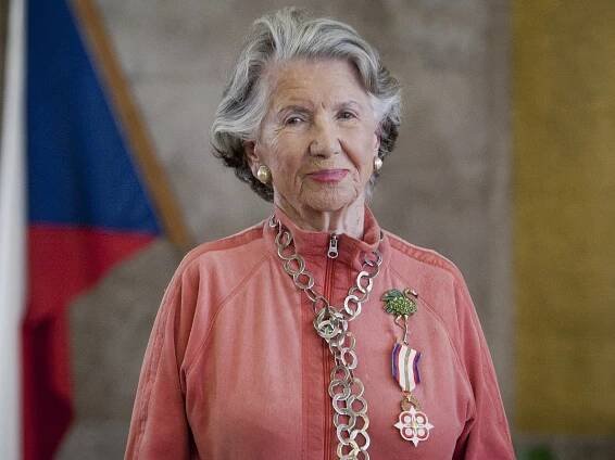 Bouřlivé století Medy Mládkové. Prozíravá ambasadorka umění slaví jubileum