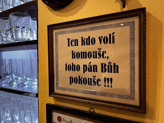 Unikátní atmosféra, dobré pivo. Hospůdku U Kovárny si oblíbily i známé osobnosti