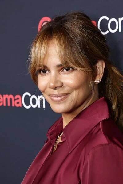 Halle Berry Posing Topless With Cats Is the Kind of Cat Lady Energy I Want for Us All
