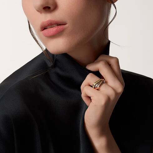 Trinity cushion ring, classic model