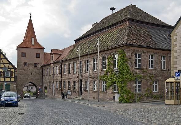 File:Abenberg Rathaus Obertor 20110501.jpg - Wikimedia Commons