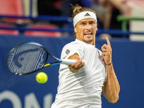 Alexander Zverev in action against Francisco Cerundolo at ATP Canada.
