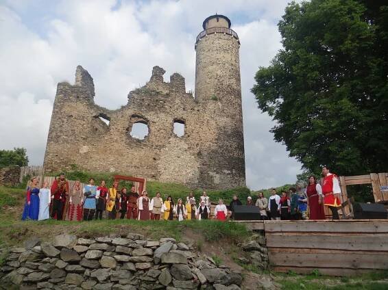 Hrad Kostomlaty se po loňském úspěchu opět stane dějištěm... | Sever