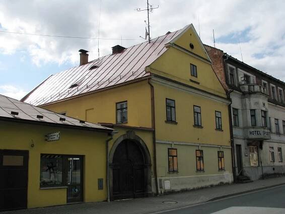 Soubor:Městský dům čp 47, Nové Město n Mor 2012-09 (3).JPG