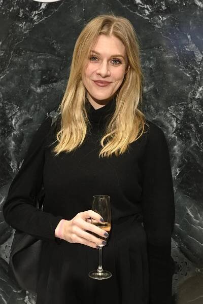 Hvězda seriálu Kamarádi a Jedna rodina je těhotná. Kateřina Klausová čeká prvního potomka