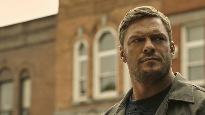 Reacher - Season 2 - Bankomat - Z filmu - Alan Ritchson