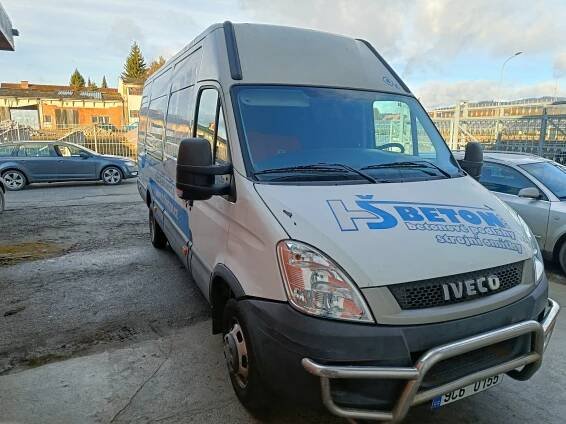 Dodávka Iveco Daily s tažným na 3,5t (Hrusice) k zapůjčení za 1300 Kč/den | Půjčím.to