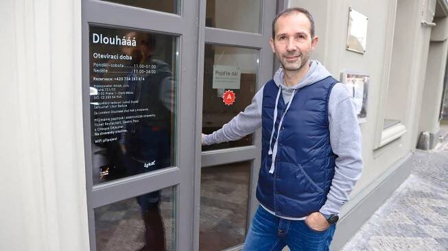 Karpíšek: Musíme propouštět a měnit koncepty. Zavře další podnik?