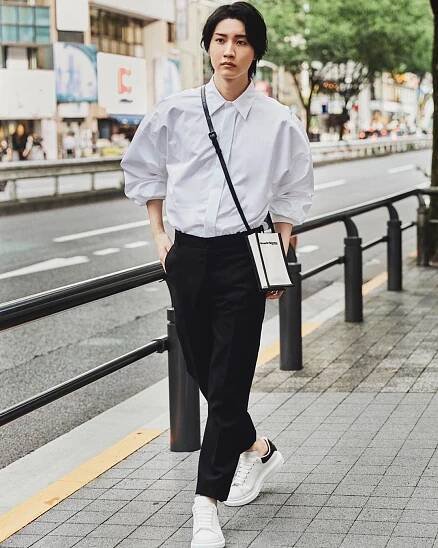 Sakurada Dori neřeší konkurenci a když nemusí do práce, nesundá pyžamo a zůstane celý den v posteli - Asianstyle