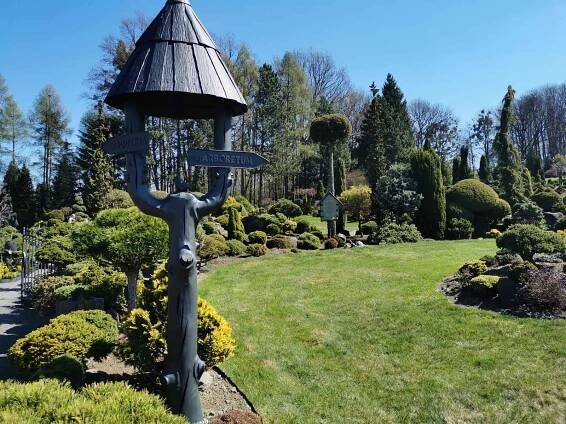 Miniarboretum U Holubů ve Staříči.