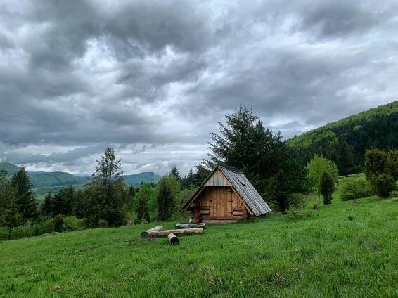 Borová skala cez dolinu Kúr - SLOVAK DISCOVERER