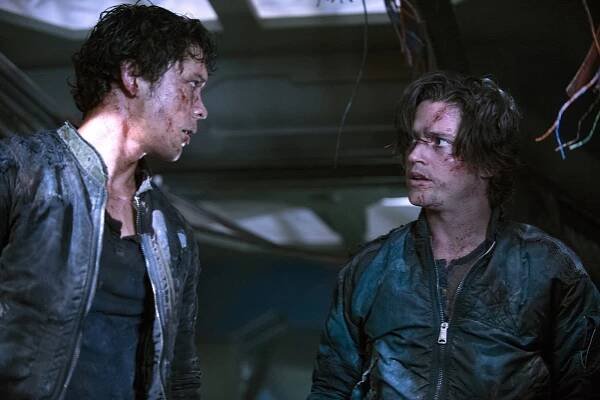 Prvních 100 - Inclement Weather - Z filmu - Bob Morley, Thomas McDonell