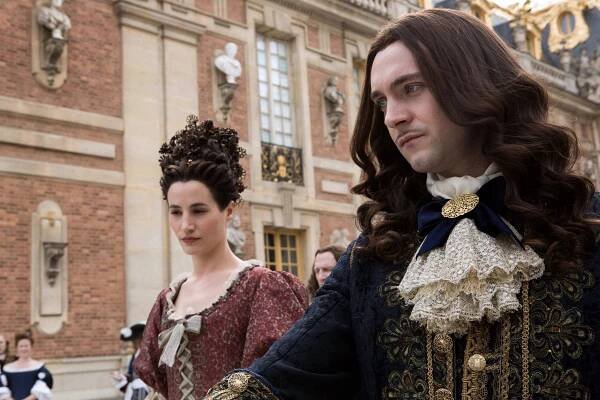 Versailles - Iluze - Z filmu - Elisa Lasowski, George Blagden