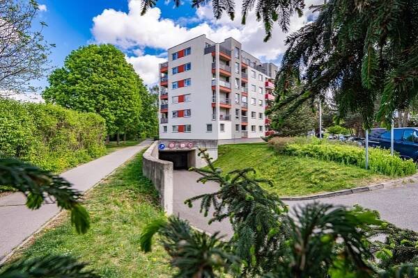 PRODÁNO. Pronájem bytu 3+kk, parkovací místo, lodžie Praha 9 - Prosek - FARAON reality