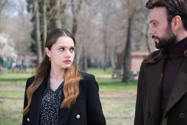 Kara Tahta - Episode 2 - Z filmu - Miray Daner, Kerem Arslanoğlu