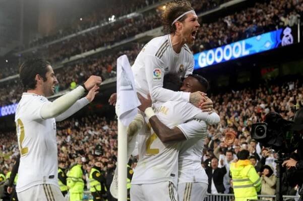 První letošní El Clásico ovládl Real a díky výhře je první