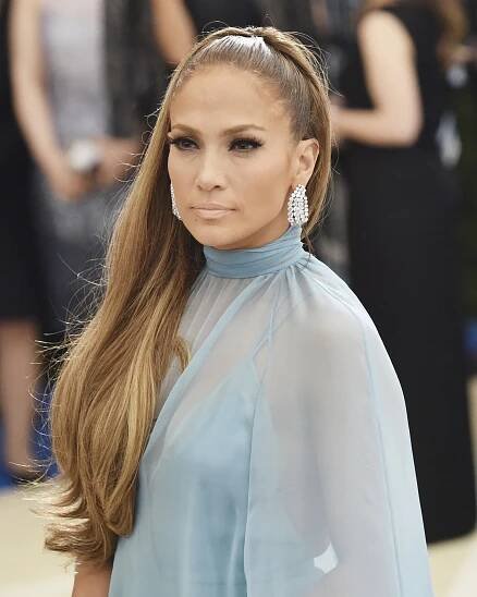 Why Diamond Hoop Earrings Are a Style Staple—Then and Now 6