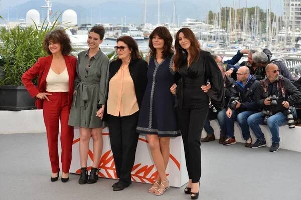 Souad Amidou, Tess Lauvergne, Anouk Aimee, Marianne Denicourt et Monica Bellucci — Image