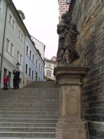 Praha, Hradčany, Radnické schody, socha sv. Josefa 01.jpg