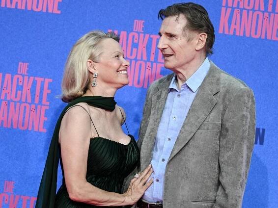 Pamela Anderson und Liam Neeson: Die Beziehung von Hollywoods neuestem Traumpaar im Überblick