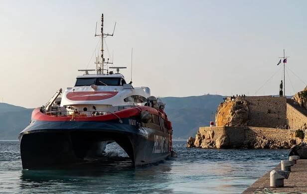 Flying Cat ferry to Hydra