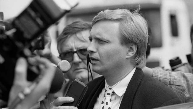 Na archívnej snímke z 26. júna 1996 Michal Kováč  mladší na hraničnom priechode Bratislava-Berg.