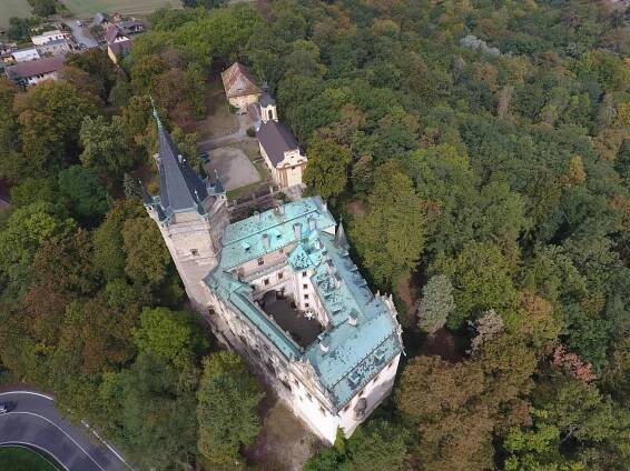 Fotogalerie - Zámek Stránov - novorenesanční zámek v obci Jizerní Vtelno u Mladé Boleslavi