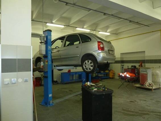 UH CAR (servis Citroen, Suzuki) - Vybavení autoservisů, pneuservisů a dílen v průmyslu od TECHNOLOGY - GARAGE spol. s r