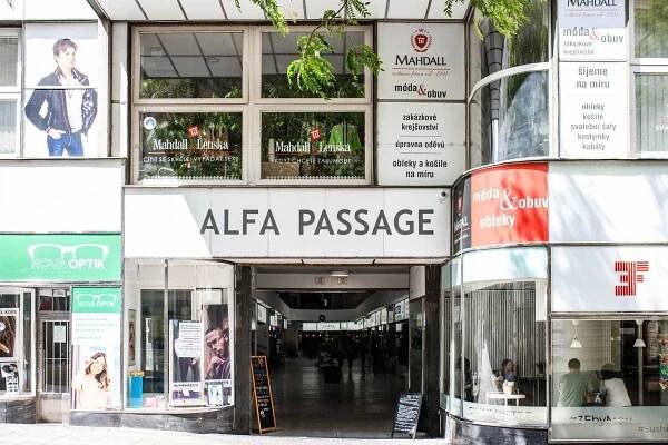 Ochutnávkové procházky Brnem jako unikátní zážitek Alfa pasáž S esencí města, s architekturou i s ochutnávkou.