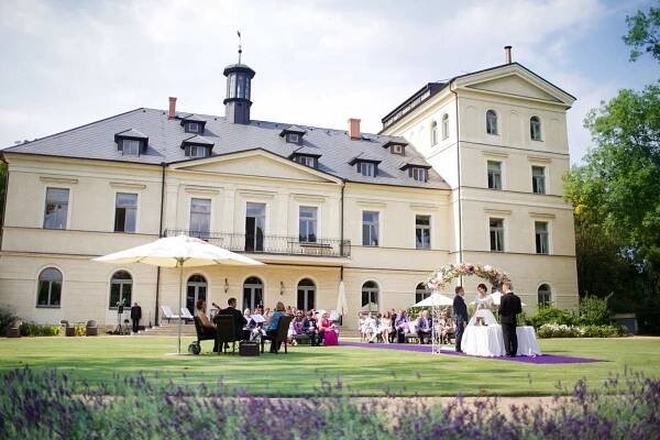 Chateau Mcely – Dream Tours