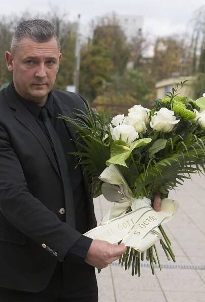 Pohřeb zpěváka Richarda Adama (†86): Zíma i Simonová se klaněli kamarádovi