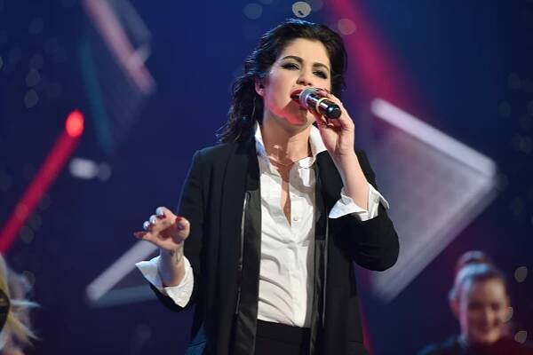 Soubor:BSK 2017-01 Kristalove kridlo Celeste Buckingham 2.jpg – Wikipedie
