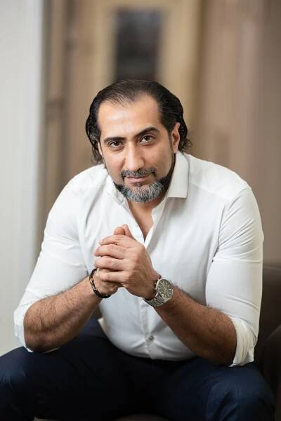 Zpívající lékař ze SuperStar Ali Amiri (41): Svatba a narození prvního dítěte!