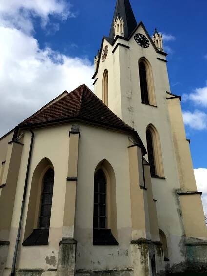 Soubor:Kostel sv. Vavřince, kněžiště.jpg – Wikipedie