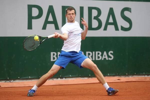 Pavlásek si French Open nezahraje, do druhého kola kvalifikace prošla Martincová a Smitková