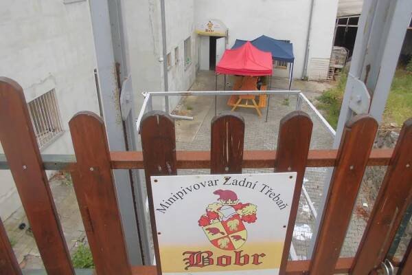 Zadní Třebáň fotoalbum minipivovaru Bobr – Pivovary.Info