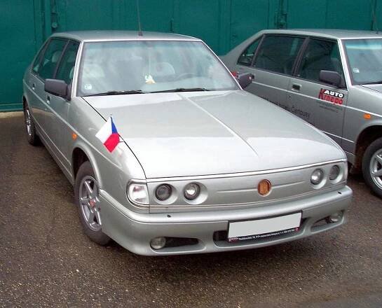 Soubor:Lešany, Vojenské muzeum, Tatra 700 (jiná přední maska).JPG