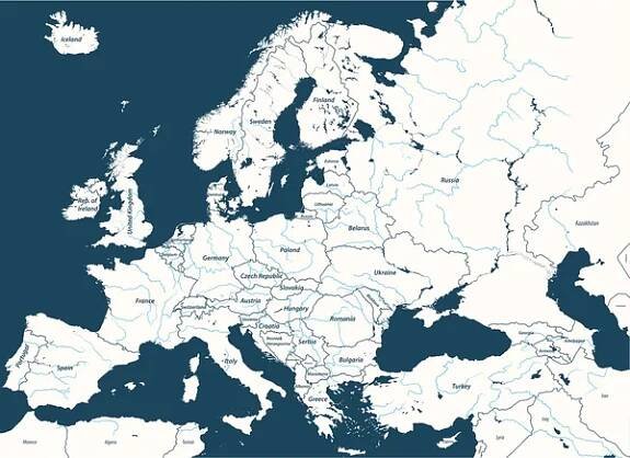 Evropa vysoce detailní vektorová politická mapa s řekami. — Ilustrace