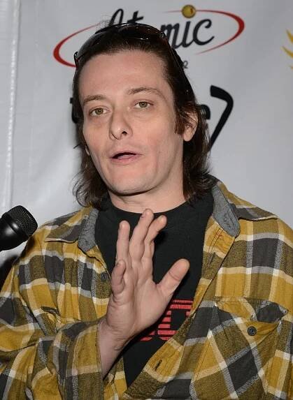 Hvězda Teminátora 2 skončila opět za mřížemi: Edward Furlong obtěžoval bývalku