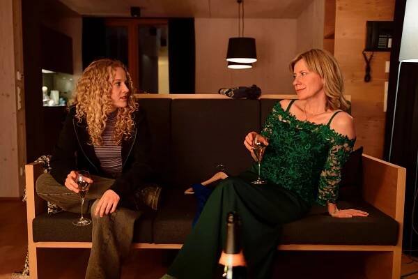 Der Spitzname - Z filmu - Kya-Celina Barucki, Caroline Peters