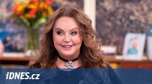 Sarah Brightmanová to přehnala s plastikami, přestává si být podobná - iDNES.cz