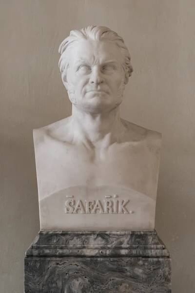 Soubor:Busta Pavla Josefa Šafaříka, Klementinum (cropped).jpg – Wikipedie