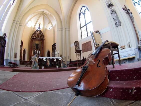 Marc Coppey a jeho sólový Bach – Hvězdy nad Vltavou