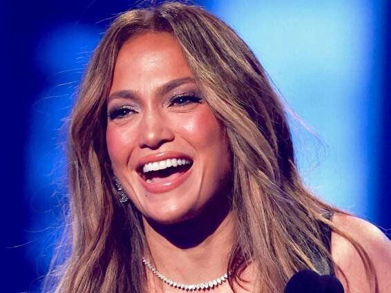 Jennifer Lopez's Ponytail Is Long Enough to See Itself Become the Villain — See Photo