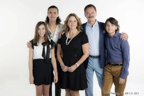 Ana Paula Martínez, Sebastián Poza, Erika Buenfil, Roberto Blandón, André de Regil - Vencer el pasado - Promo
