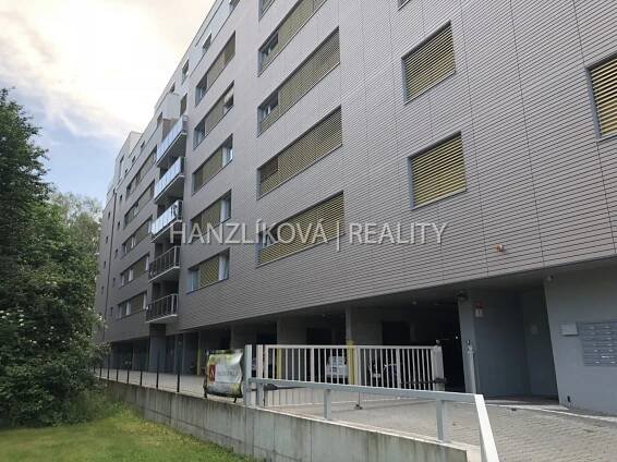 Pronájem bytu 1+kk s terasou, byt E.3.06, rezidence DLOUHÁ LOUKA