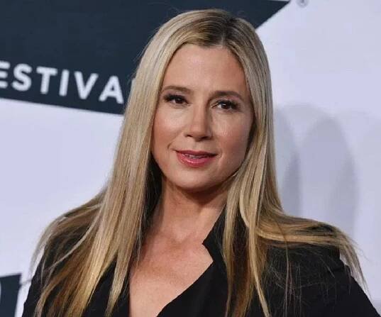 Mira Sorvino Biography - Facts, Childhood, Family Life & Achievements