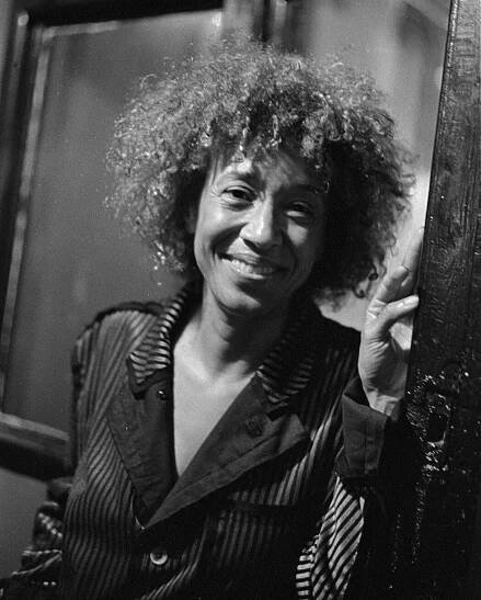 WRITERS — MARTINE BARRAT
