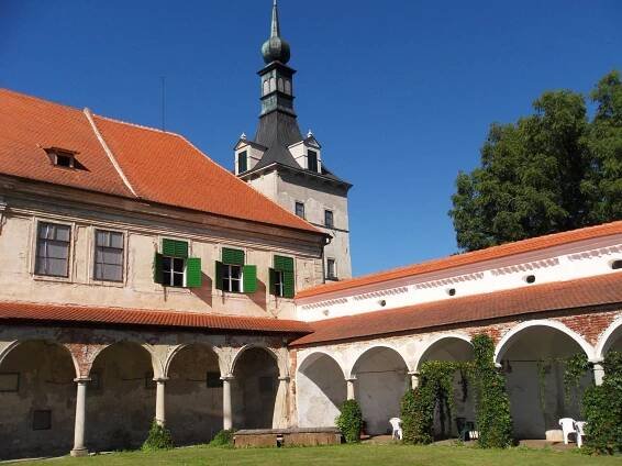 Uherčice (zámek)