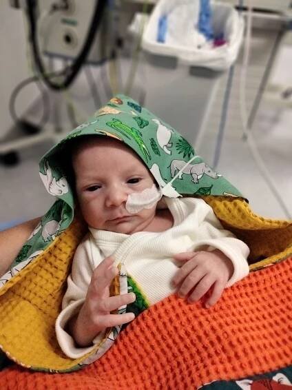 Een kosteloze, liefdevolle fotoreportage op de dienst neonatologie - Kleine held VZW